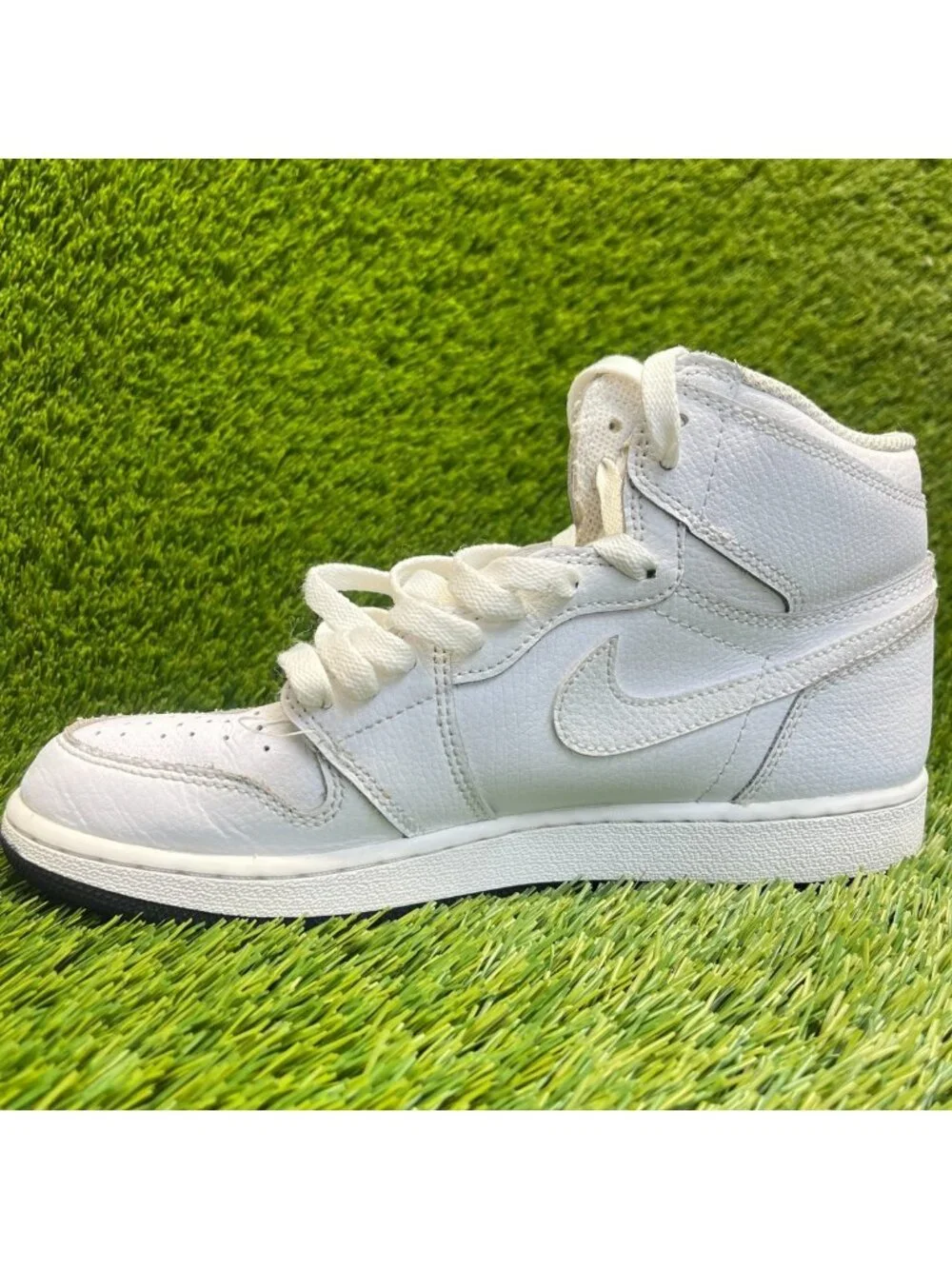 Nike Air Jordan 1 Retro High OG Boys Size 6.5Y White Athletic Shoes Sneakers